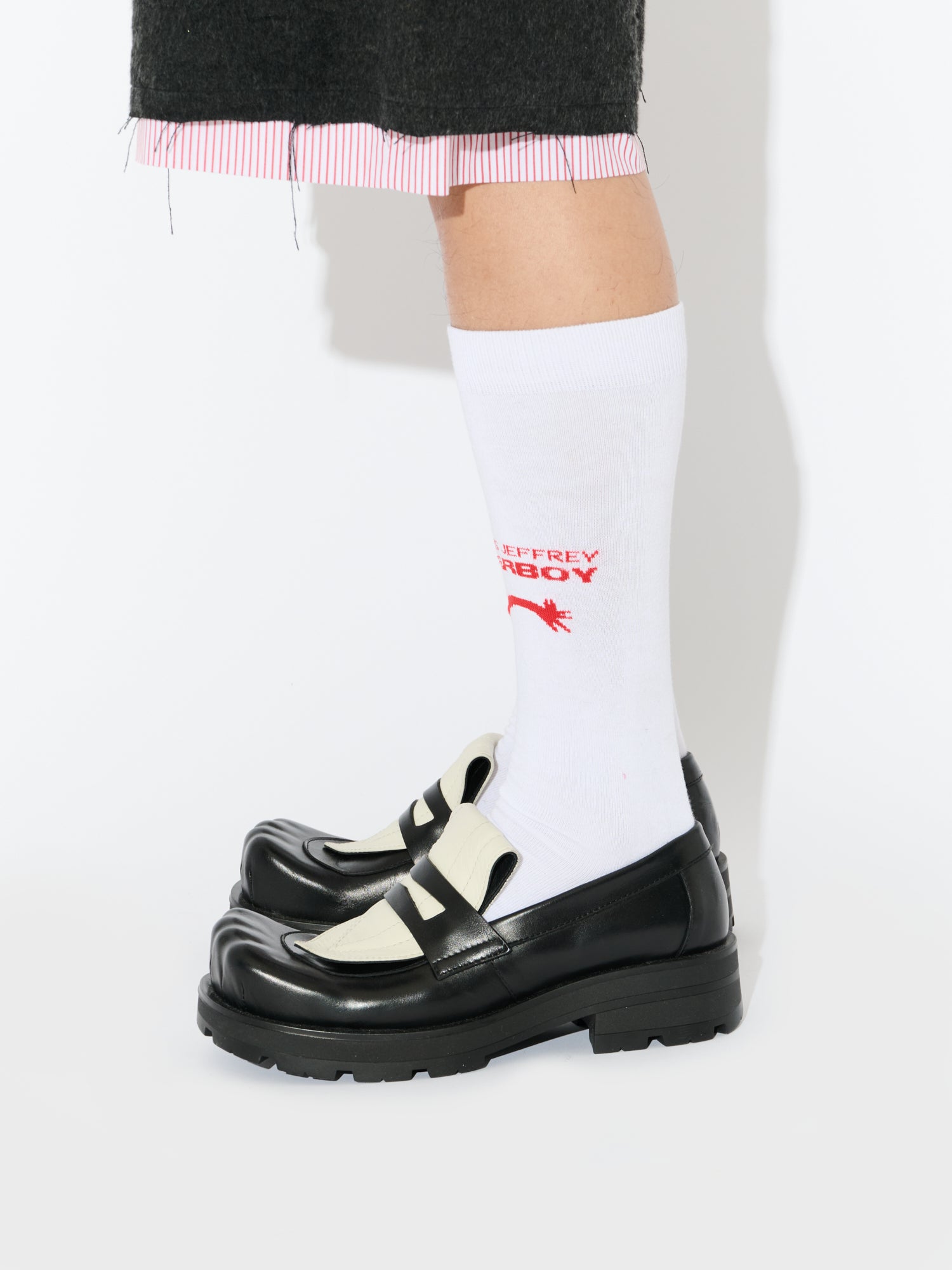 BANANA MOCCASIN MOGGIES in BLACK WHITE - Image 6