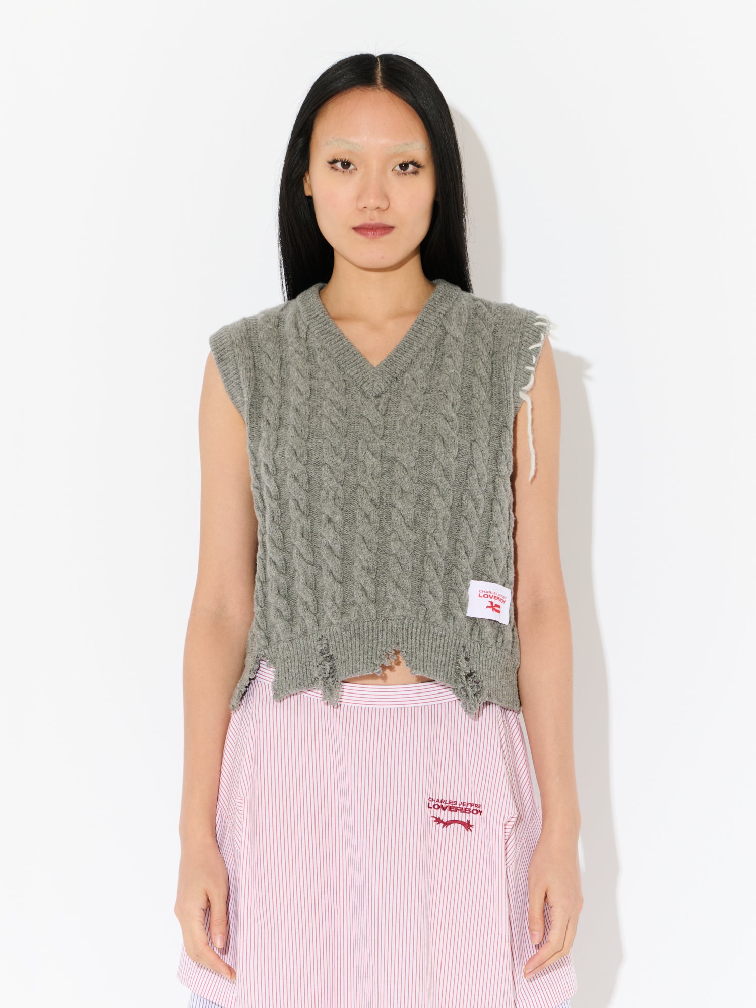 LABEL CABLE KNITTED VEST in GREY - Image 3