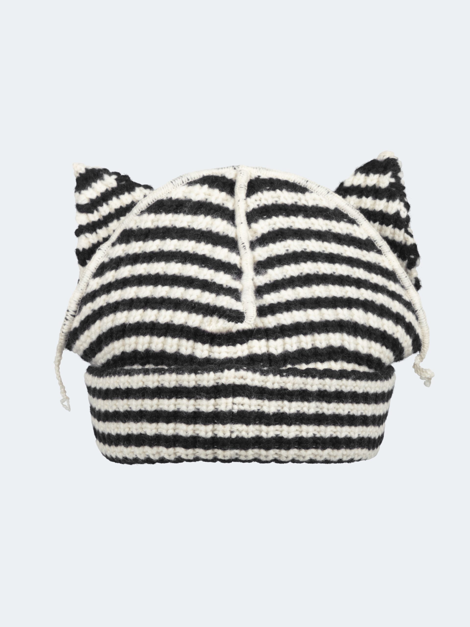 CHUNKY EARS BEANIE EXCLUSIVE in ECRU AND BLACK - Image 2